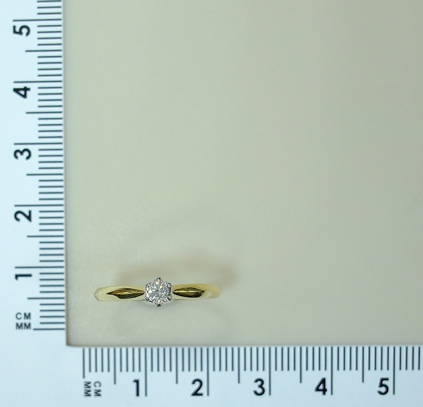 Кольцо из желтого золота с бриллиантом